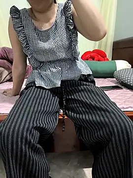Sweet-Berryy online show from May 2, 9:45 am