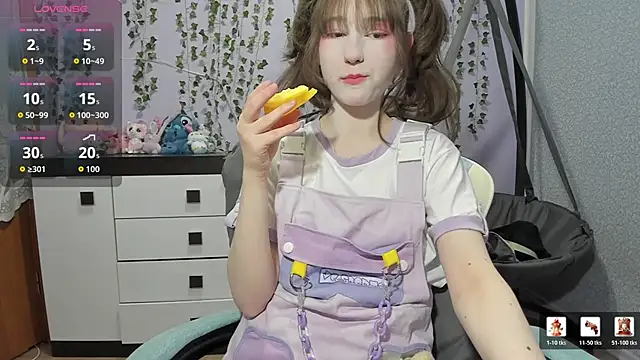 Yoonhee ki online show from May 4, 6:01 pm