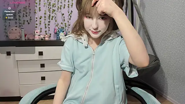 Yoonhee ki online show from May 18, 6:25 pm