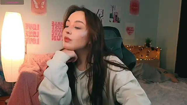 fallin lovee online show from January 11, 3:44 am