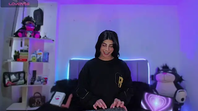 Emily pena online show from December 18, 7:51 pm