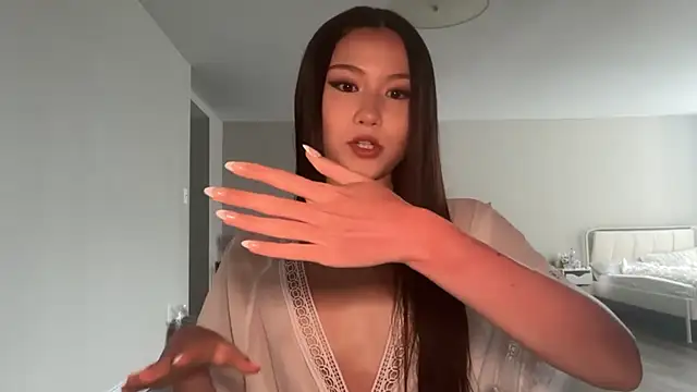 luvvivii online show from July 9, 6:32 pm