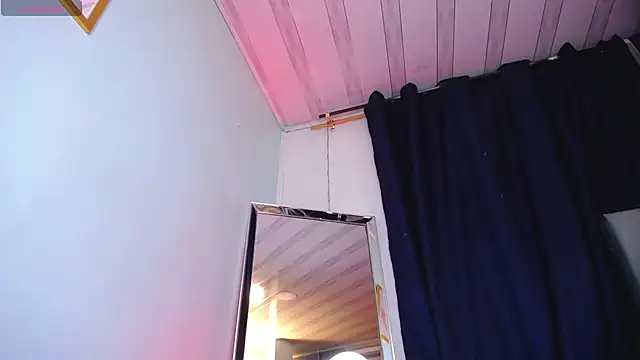 Emilyy05  online show from March 22, 8:20 am