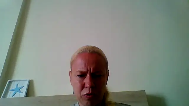 jennyblondeuk online show from April 16, 1:44 pm