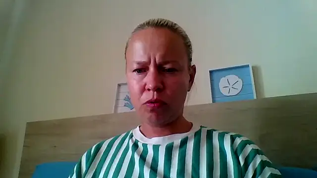 jennyblondeuk online show from May 10, 1:46 pm