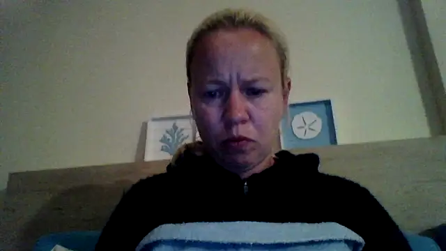 jennyblondeuk online show from May 11, 7:22 pm