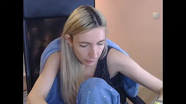 BarbieBlondieGirl online show from January 7, 11:19 pm