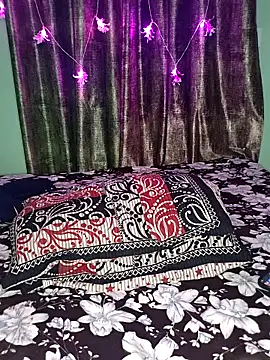 Saumyy online show from March 11, 5:04 pm