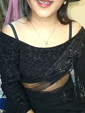 Saumyy online show from April 4, 5:56 pm