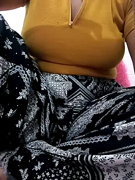 ShamaParvin online show from February 3, 5:06 pm