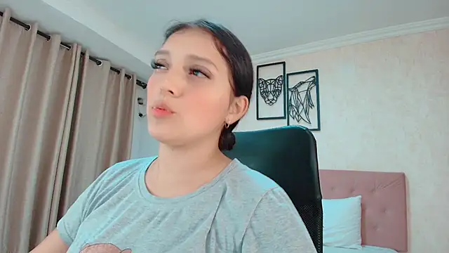 littlemolly walcott online show from July 6, 11:51 pm