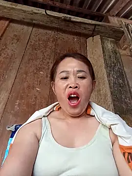 dakota-kis online show from April 7, 5:09 am