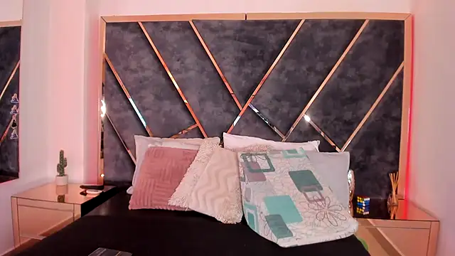 Chloe Connor online show from February 6, 3:21 am