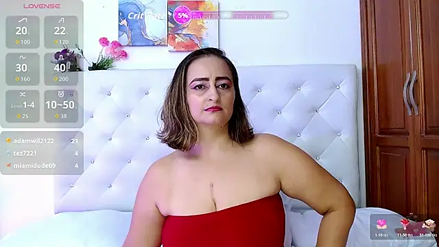 queendesiree  online show from January 15, 8:04 pm