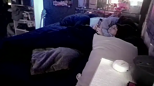 Bigbrowneyes25 online show from March 2, 6:47 am