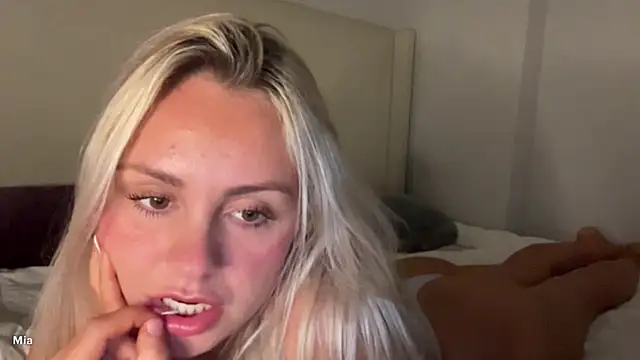 babymiaaaa online show from February 3, 2:53 am