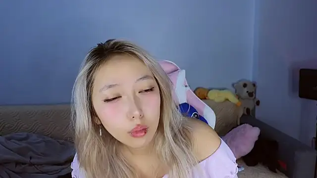 jasmilee online show from February 10, 7:28 pm