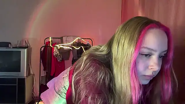 ZoraDearmon online show from February 5, 9:29 pm