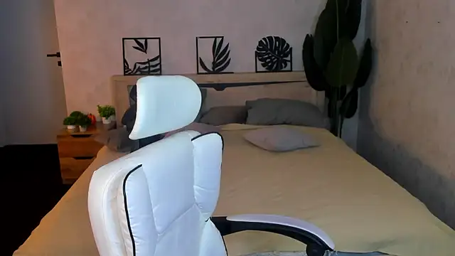 Gloria Gordon online show from April 25, 5:32 pm