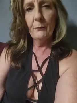 HotAzMilf online show from February 14, 9:33 am