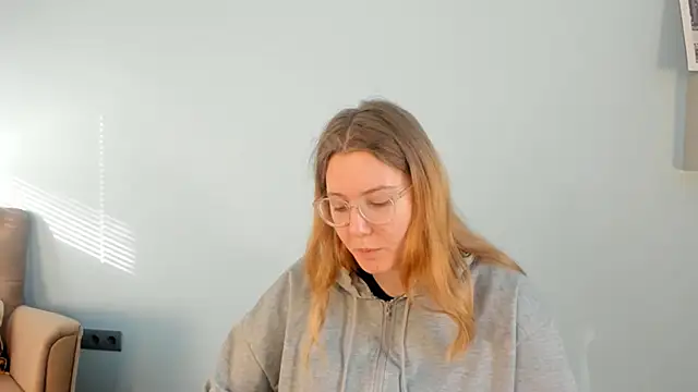 MaragretHathway online show from January 14, 9:03 am