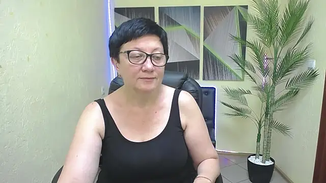 EmilyL0ve online show from July 25, 5:09 pm