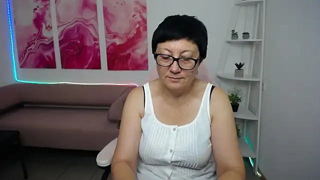 EmilyL0ve online show from July 31, 5:03 pm