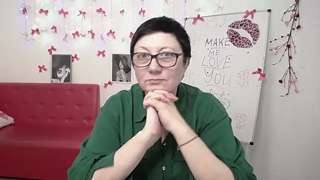 EmilyL0ve online show from March 1, 7:13 pm