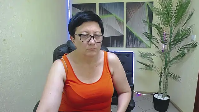 EmilyL0ve online show from July 23, 2:31 am