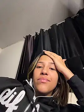 vicky bass  online show from June 16, 2:56 am