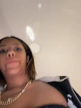 vicky bass  online show from June 24, 1:48 am