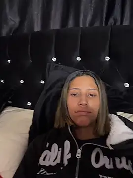vicky bass  online show from June 10, 11:25 pm