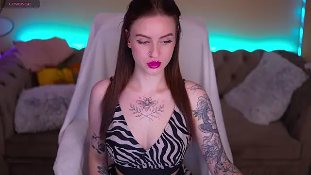 AlexaFleur online show from June 20, 1:03 pm