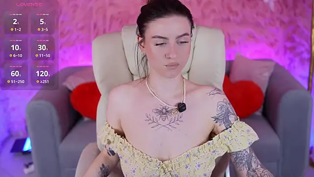 AlexaFleur online show from March 26, 8:05 am