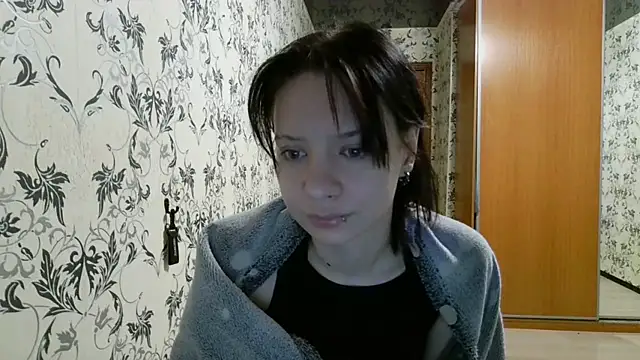 LxayBloom online show from April 17, 2:02 am