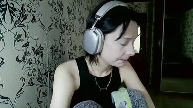 LxayBloom online show from March 25, 7:00 am