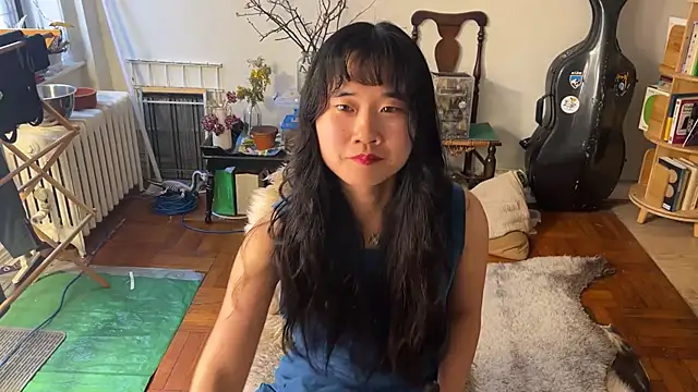 chiloschista online show from April 8, 6:32 pm