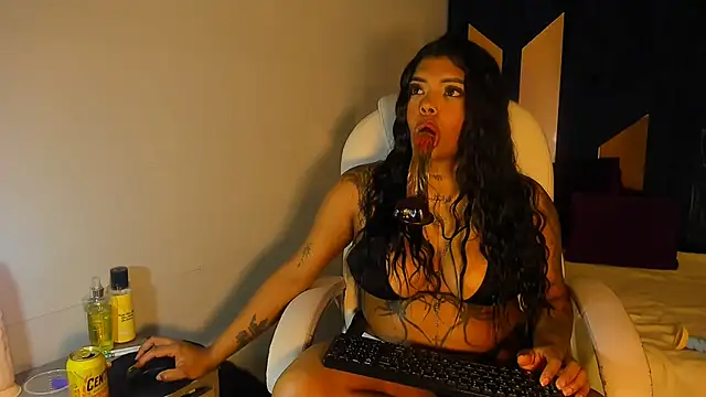 LunaFever69 online show from June 24, 3:27 am