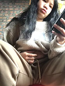 Minhkhue121 online show from February 1, 1:48 am