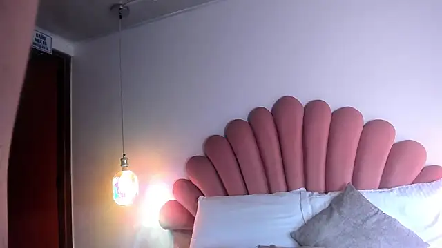 AnnaMitchells online show from January 7, 4:54 pm