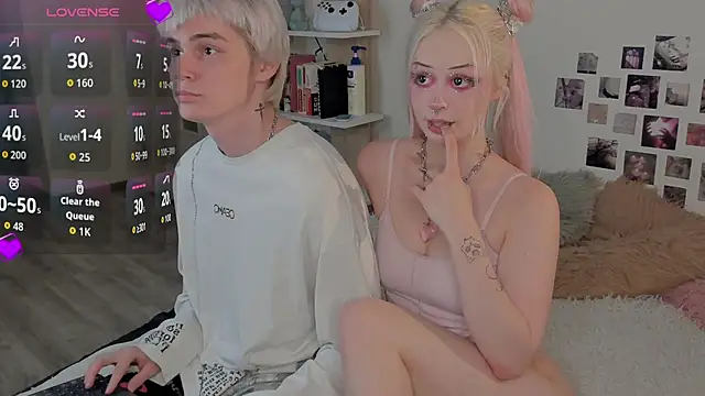 SweetheartsFriends online show from July 10, 7:03 pm