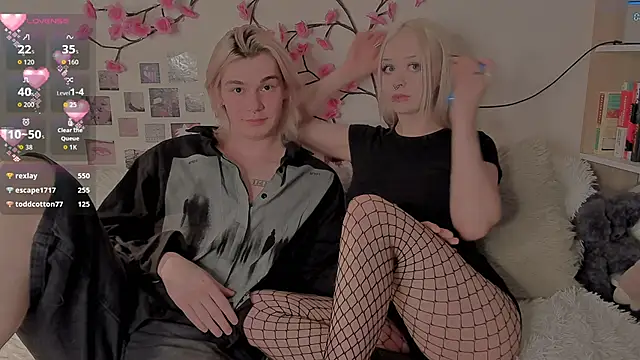 SweetheartsFriends online show from March 26, 7:59 pm