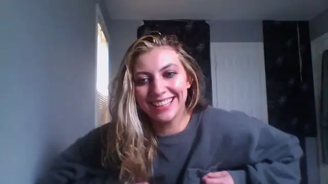 KellyKardashian online show from April 18, 6:32 pm