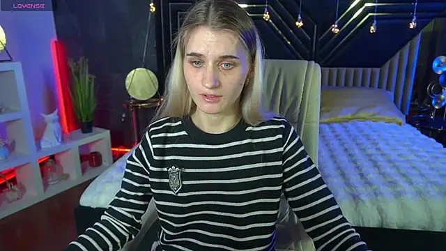 DiamondNina online show from March 23, 8:59 pm