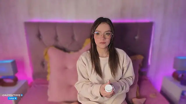 alyy cut3 online show from February 17, 2:05 pm