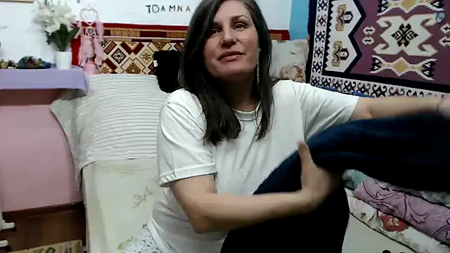 Adelinemilf online show from March 18, 11:59 am