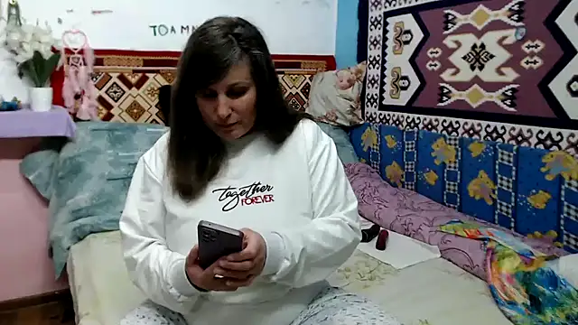 Adelinemilf online show from April 10, 12:33 pm