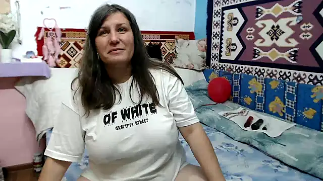 Adelinemilf online show from June 11, 7:27 am