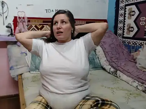 Adelinemilf online show from January 8, 7:56 am