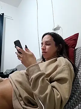 ofjuliaa online show from May 24, 3:49 am